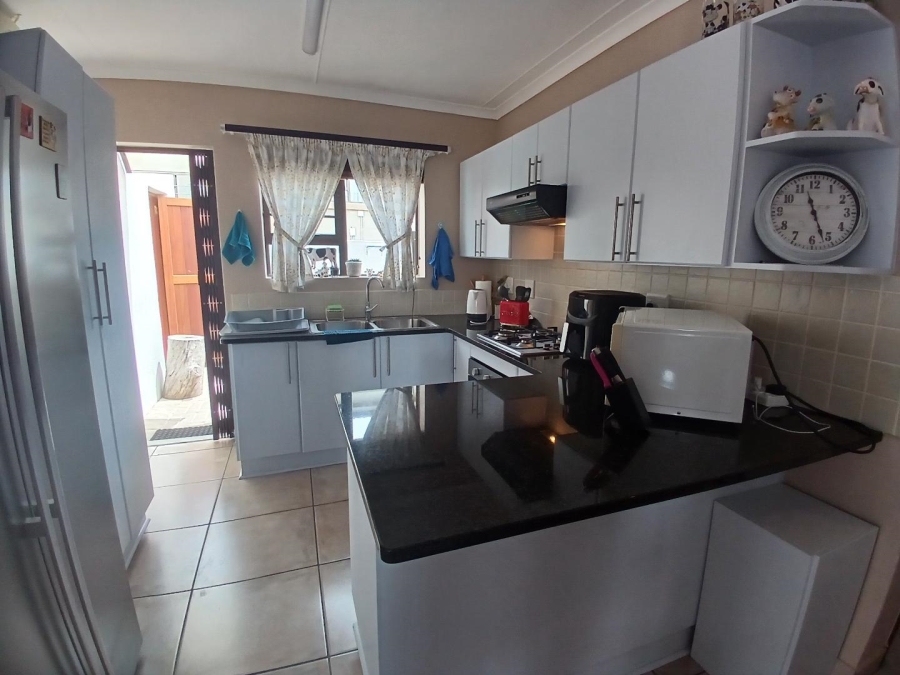 4 Bedroom Property for Sale in Seemeeu Park Western Cape